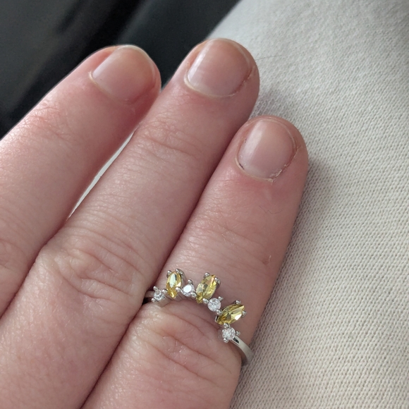 Silver and Yellow Ring -Sz 7 - Picture 4 of 4